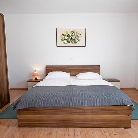 Apartmani Suzana Klenovica Eksteriør billede