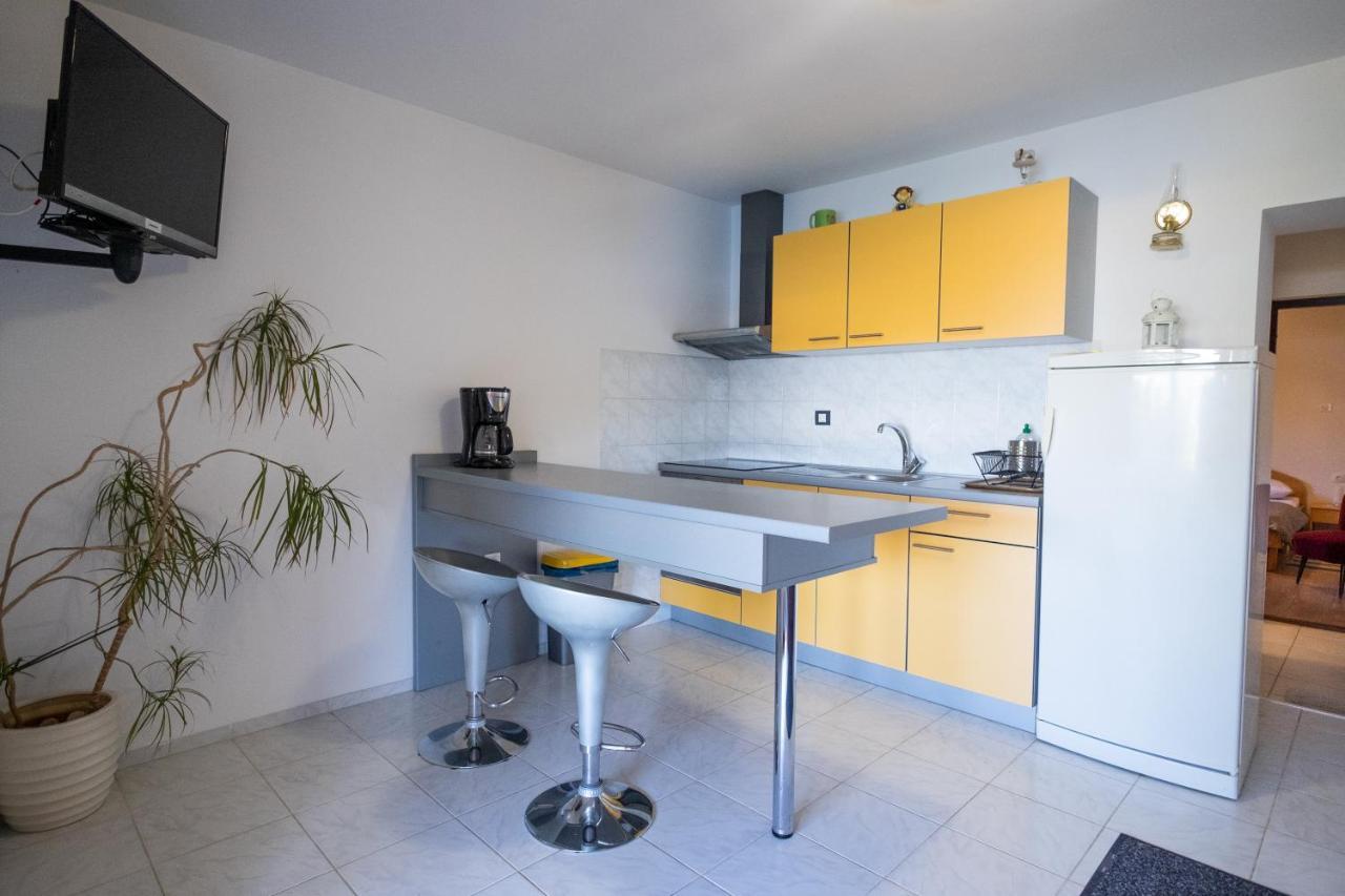 Apartmani Suzana Klenovica Eksteriør billede