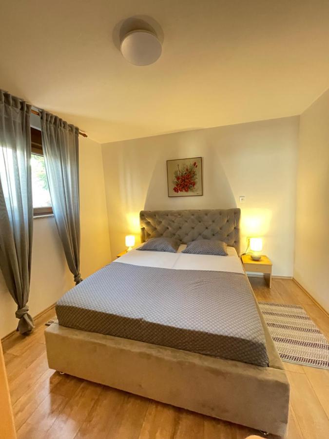 Apartmani Suzana Klenovica Eksteriør billede